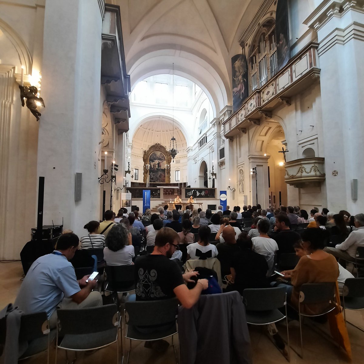 Nothing more sacred than talking about nature inside a basilica.
TRAVELLING IN OUR HOME, THE EARTH
Paolo Pecere with Claudia Durastanti
Live from #festivaletteratura #Mantova #Mantua #wildnature #biodiversity #indigenous #travel #Humboldt #Darwin <a href="/festletteratura/">Festivaletteratura</a> <a href="/CDurastanti/">Claudia Durastanti</a>