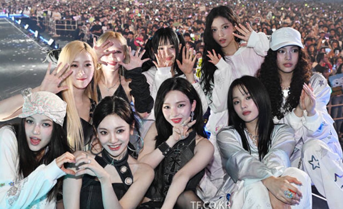 skipberat's tweet image. Guys...... hari ini momen bersejarah di dunia kpop....... aespa newjeans full team satu foto........