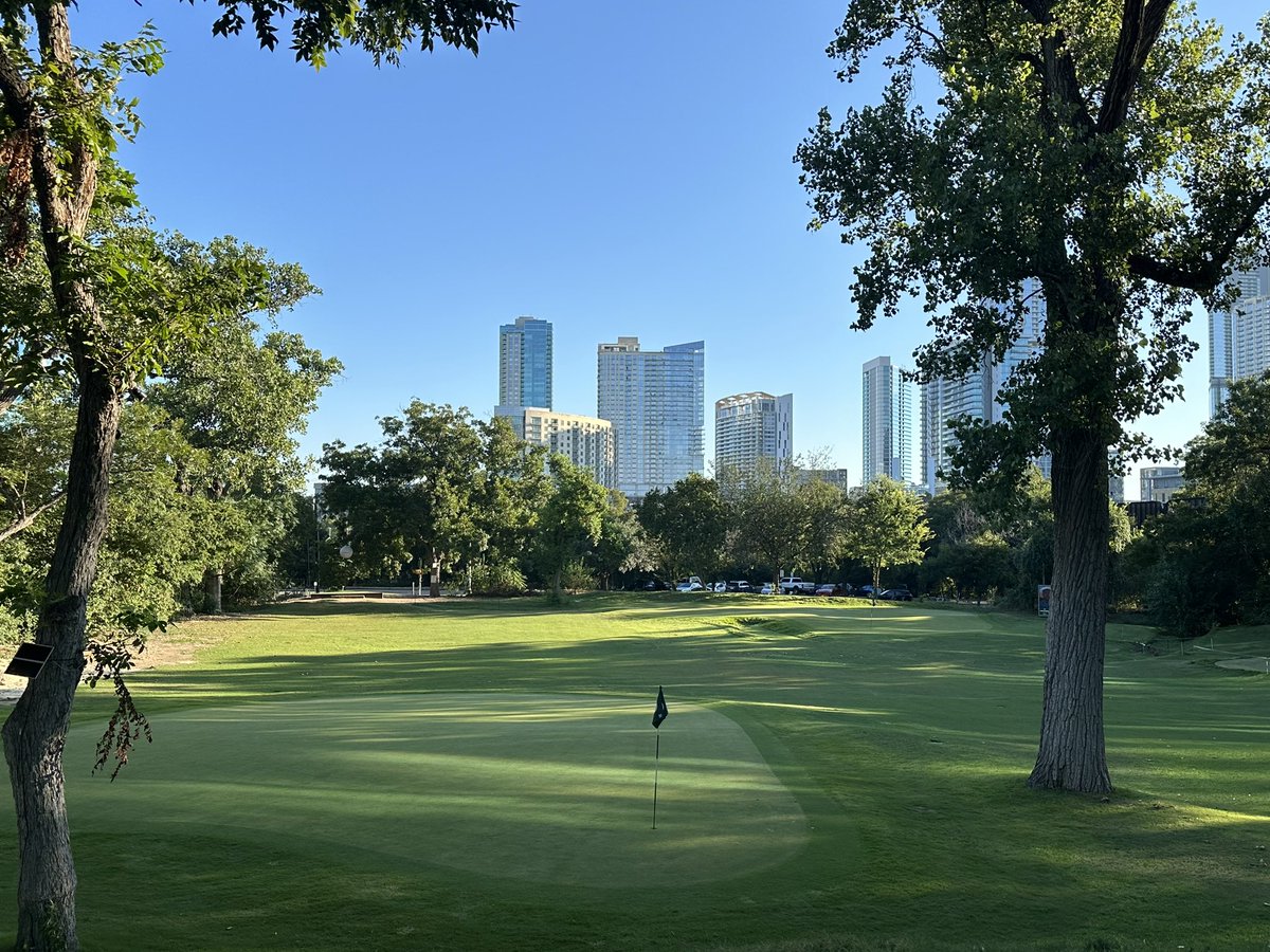 jdonelson's tweet image. At @butlerpitchand1 this morning for the #SwingEasy. Some hilariously awesome pins today. This view really can’t be beat …