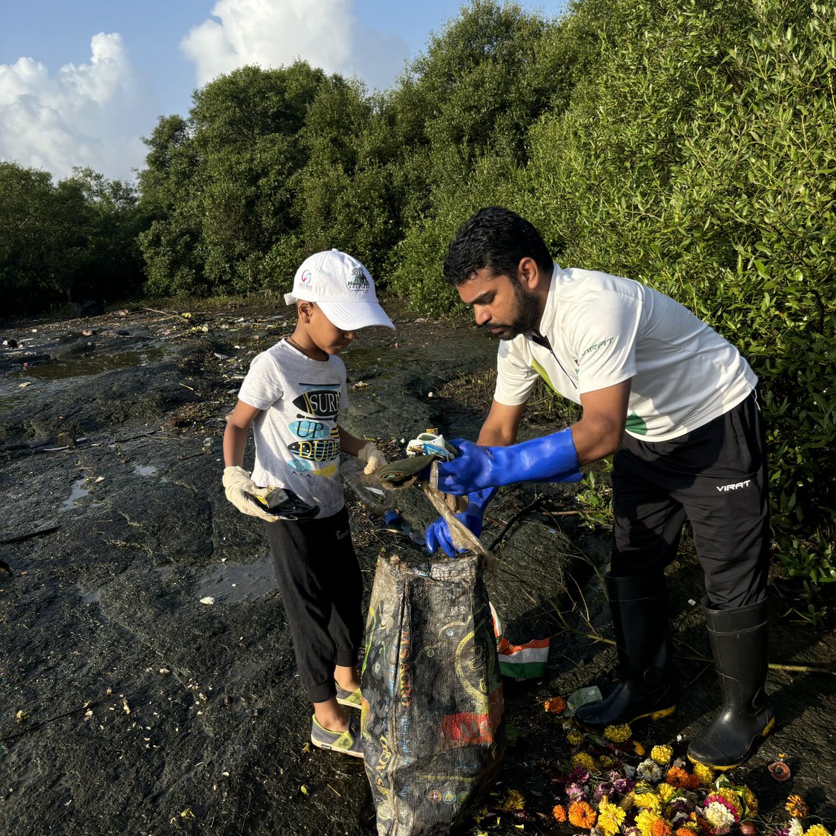 dharmeshbarai's tweet image. I am happy that my dedication of Mangroves Cleanup educates young minds.

Civic and environment Education is really needed.

And also practical involvement is the need of hours.

#ClimateEducation
#ClimateFast