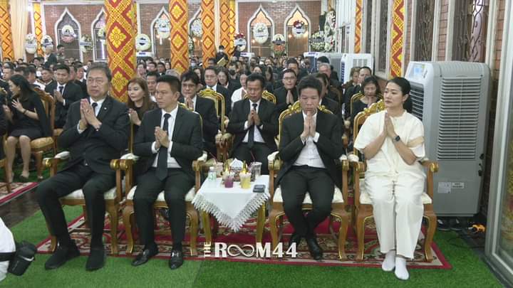 ภาพบรรยากาศเพิ่มเติม ที่วัดปลูกศรัทธา เขตลาดกระบัง กทม.ในพิธีสวดพระอภิธรรม นายวิบูล สำเร็จวาณิชย์ บิดา น.ส.ธีรรัตน์ สำเร็จวาณิชย์ รมช.มหาดไทย 

#ธีรรัตน์สำเร็จวาณิชย์