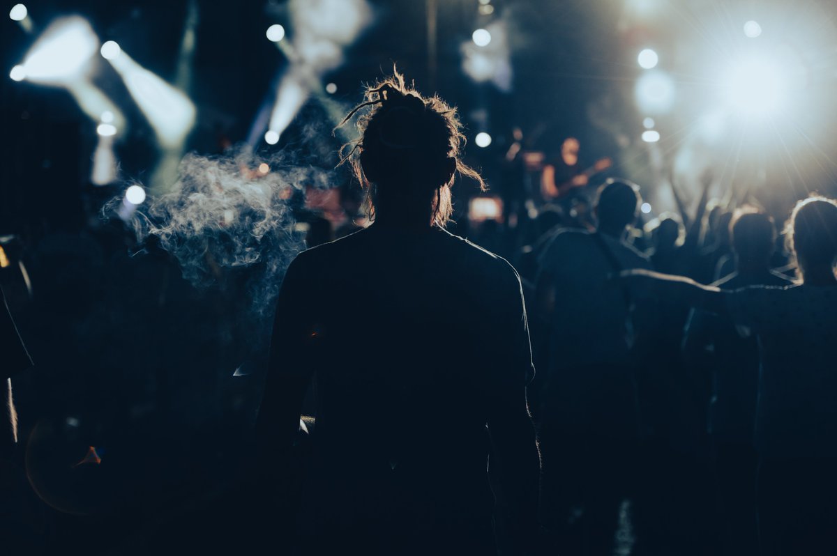 aprilcigarette's tweet image. Aku habis baca-baca dan kaget sendiri. Ternyata merasa kesepian ini berbahaya banget loh.

Bahkan ada penelitian yang bilang kalau resiko kematian akibat kesepian ini lebih besar dari obesitas.

Wow. Semenyeramkan itu kah? Coba aku ulas ya. Sebuah utas!☕️