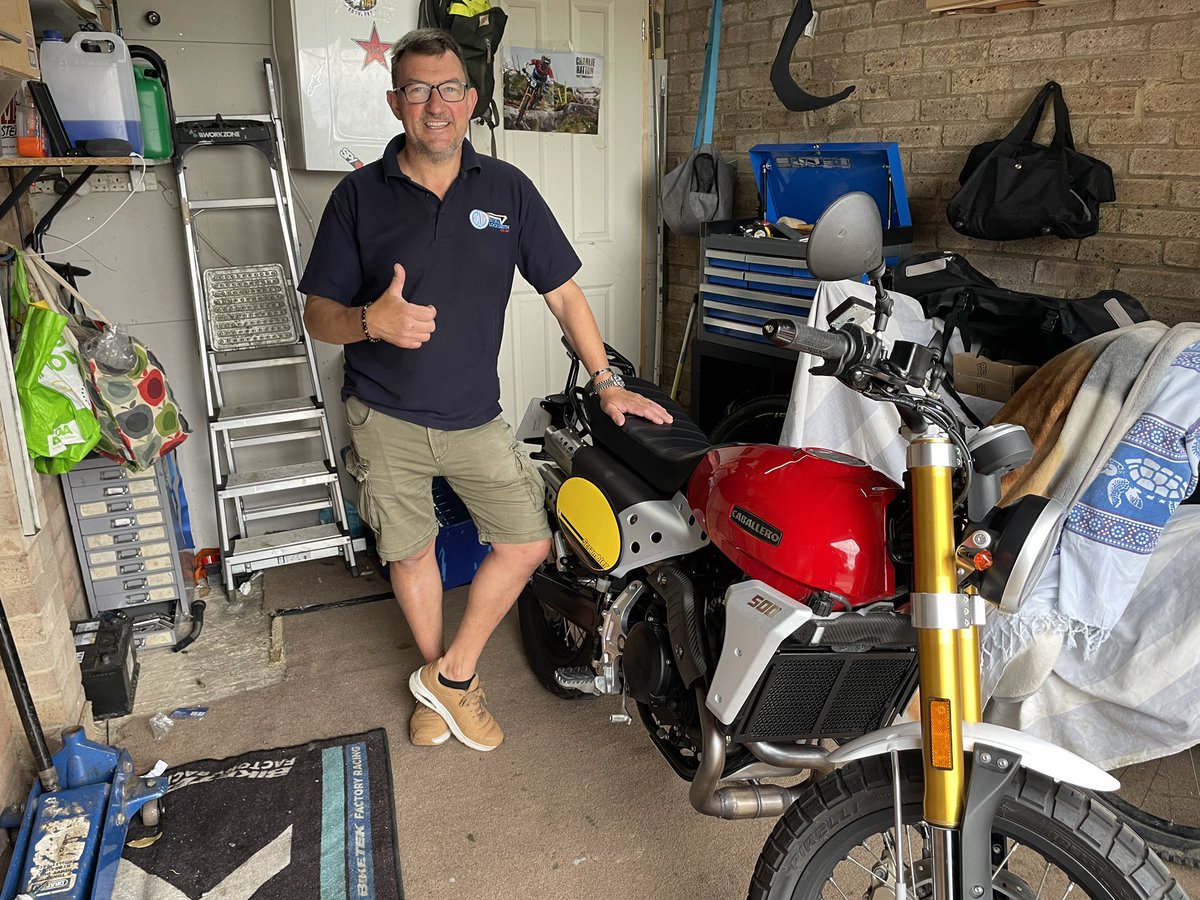 Delivering this Fantic Scrambler to Stuart.straight out for a ride,&amp;why not!
We have stock of the Fantic range including a 2023 model with £800 off #fantic #caballero #italian #fanticcaballero #stokeontrent #caballero700 #newmodel #caballero125 #iconic #summertime #bikesales