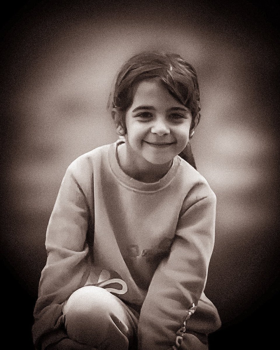 İçimizde kor ateş var. Sadece 8 yaşında masum bir çocuktu Narin. Gözü dönmüşler, insanlığını yitirmişler tarafından canice katledildi. 

Tarifsiz bir acı bu. Sana bunu yaşatanlar gün yüzü görmesin. Rabbim evlatlarımızı korusun.