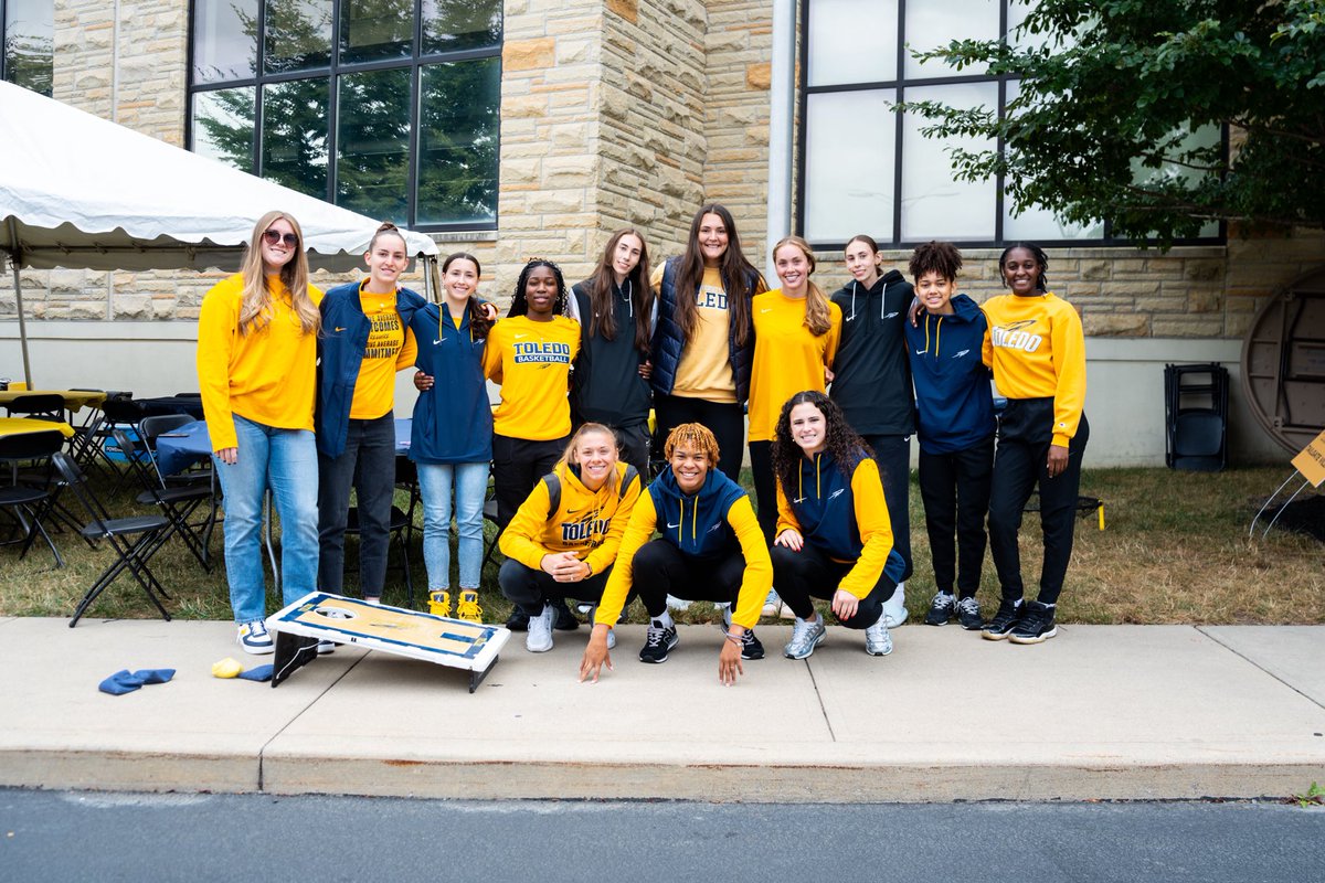Toledo Women's Basketball (@toledowbb) on Twitter photo Put on some gold and got out to support <a href="/ToledoFB/">Toledo Football</a> to victory yesterday! π‘π
#TeamToledo Put on some gold and got out to support <a href="/ToledoFB/">Toledo Football</a> to victory yesterday! π‘π
#TeamToledo