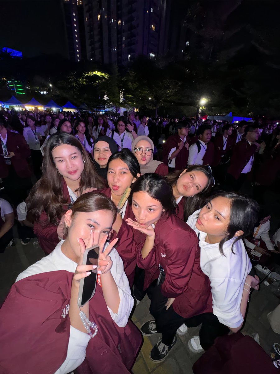 clarissazli's tweet image. Inauguration b28 #binusian