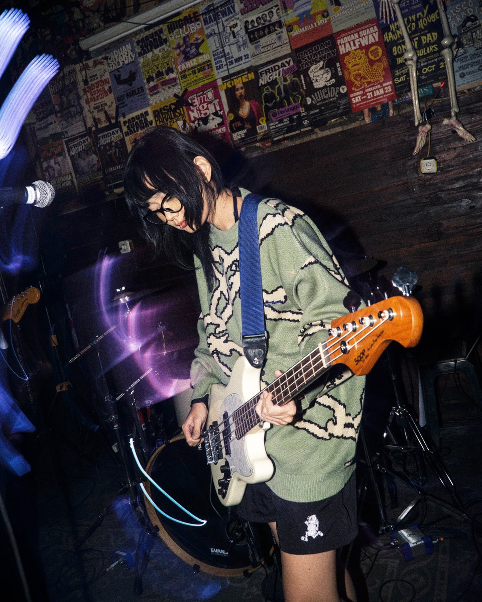 saltdust_'s tweet photo. Jumat kemarin di acara showcase "The Charging Supra" rilisnya album SUPRA oleh @Plastisin_music.

albumnya ajaib sekali euy, kalian semua harus dengar!!! https://t.co/qVANGr3XAZ