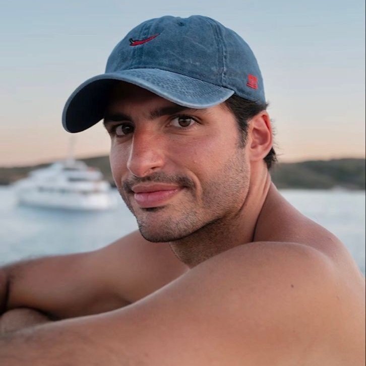 midas_sainz's tweet image. 𐙚˙⋆.˚ ᡣ𐭩 Open pre-order for Carlos Sainz inspired fanmade merch!𐙚

♥︎—— like + rt appreciated!  

☆ PO start from 6 to 16 September read the description in the form.
☆ Sistem splitpay, checkout shopee di akhir. 
☆ Baca thread untuk cek details!