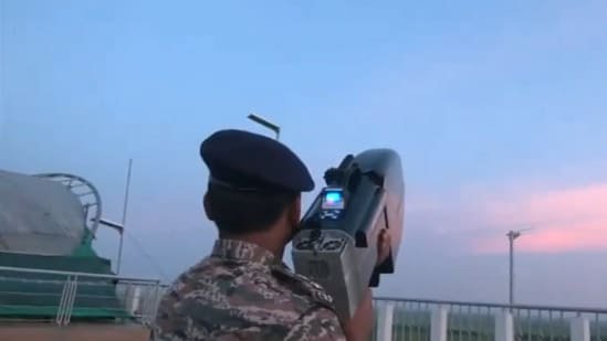 NewsAlgebraIND's tweet photo. HUGE 🚨 Anti-Drone system deployed across Manipur after drone attack by suspected Kuki Militants.

Militants are turning to newer technologies such as drones and rockets.

CRPF has tested and handed over an anti-drone system to its units stationed in the region.

Several more anti-drone guns are being brought to the State by CRPF shortly.

NSG also requested to assist in Ariel and advance thre@ts.