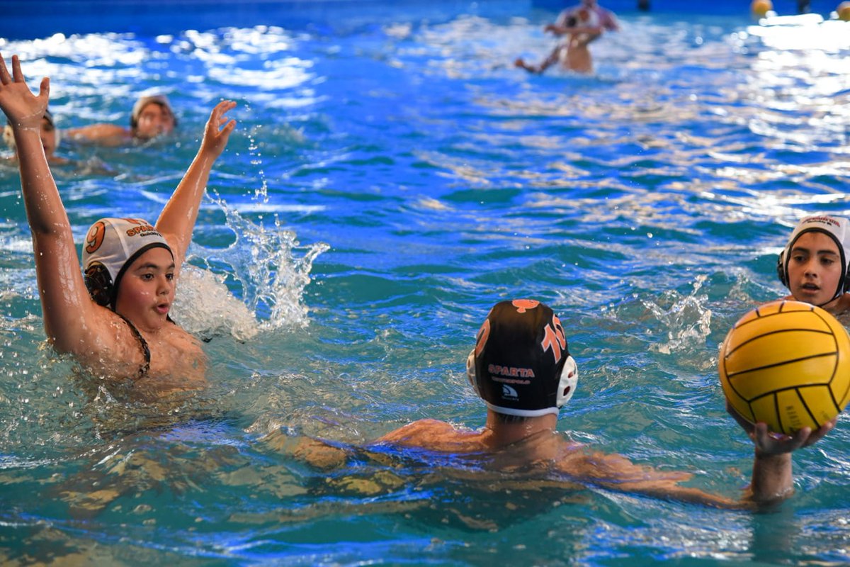 #WaterpoloSocial más de 60 chicos están disfrutando este hermoso deporte en la Zona Norte de #Rosario🤽‍♂️🤽‍♀️ Arrancamos con todo!! Estamos llevando el Waterpolo a los distintos barrios de la ciudad 💪🙌 
#NuevaOportunidad 
<a href="/GobSantaFe/">Gobierno de Santa Fe</a> <a href="/MinDesarrolloSF/">Igualdad y Desarrollo Humano Santa Fe</a>