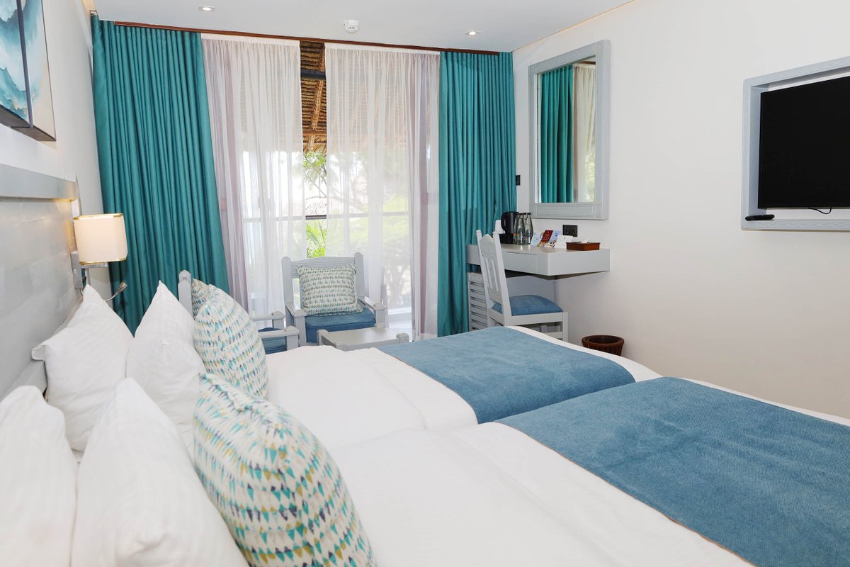 BaobabBeachRnS's tweet photo. Introducing Our Newly Refurbished Sea-Facing Rooms!
Step into a world of elevated comfort and luxury at Baobab Beach Resort and Spa. Our first 35 refurbished Sea-Facing rooms are now open and ready to welcome you!
#InaWorldofItsOwn #Diani https://t.co/DBKabpFvGN