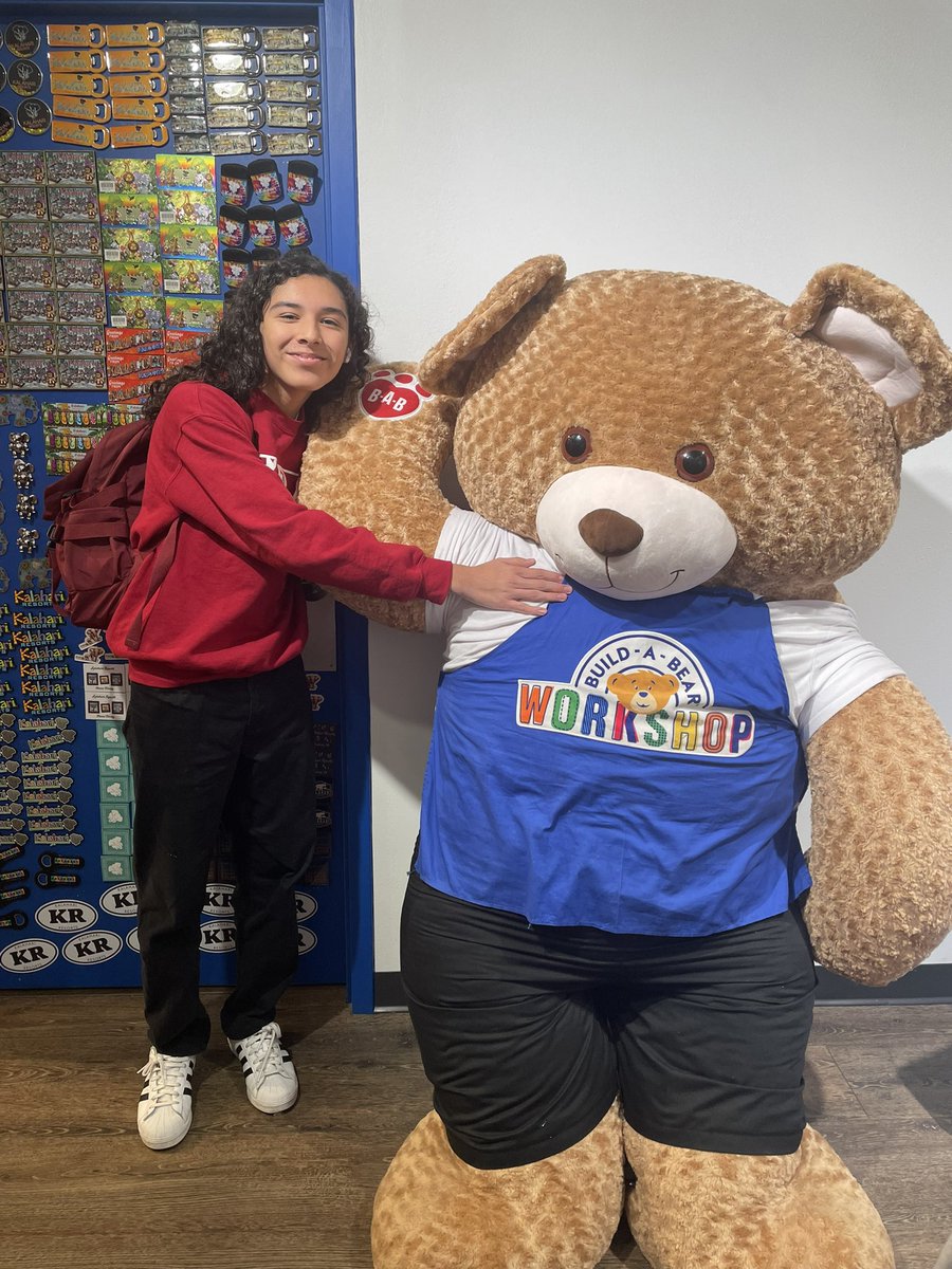 Prepping for day 3 by spending a relaxing and zen morning in build a bear 🧸📈👍