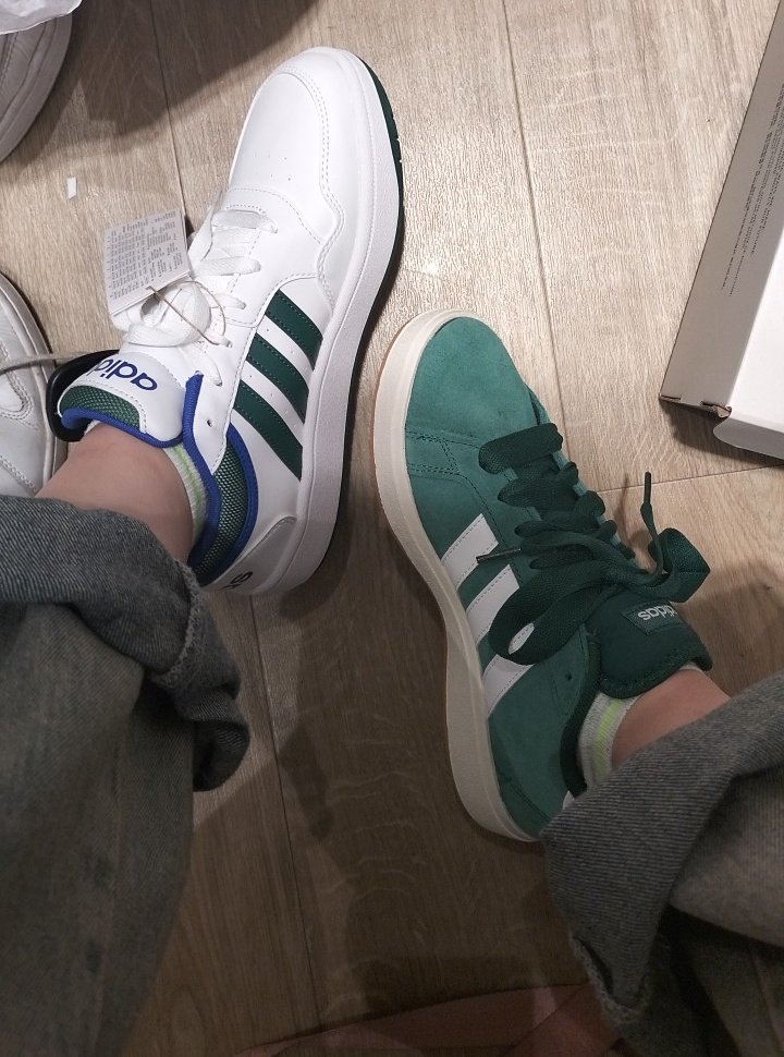 Hayatımda bir ilki başardım ve beyaz üzerine renkli ayakkabı yerine direkt renkli bir ayakkabı aldım