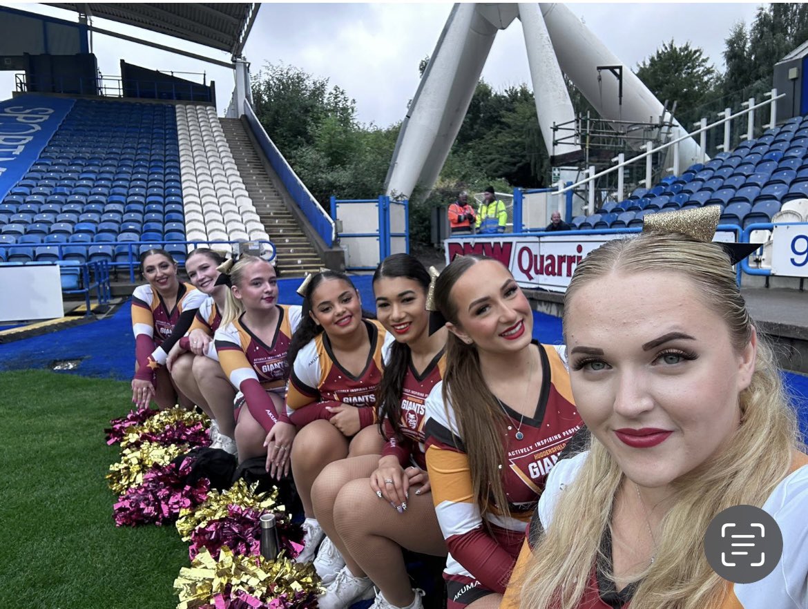 One half of your cheerleaders for todays game against London Broncos sponsored by <a href="/RhodesCCS1/">RhodesClassicCarSpares</a>  <a href="/Giantsrl/">Huddersfield Giants 🐮🔔</a> <a href="/GiantsCT/">Huddersfield Giants Community Trust</a> <a href="/HudGiantsSA/">Huddersfield Giants Supporters Association (HGSA)</a>