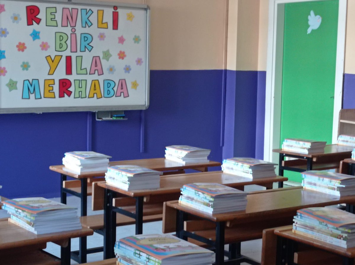 MersinMEM's tweet photo. 🏫👧👦Yenilenen sıraları, sıraların üstünde sahiplerini bekleyen ders kitaplarıyla Mersin, 2024-2025 eğitim öğretim yılına hazır❗
#OkullarımızHazır

@tcmeb 
@Yusuf__Tekin 
@ahpehlivan53 
@fazilet_durmus https://t.co/WbFOymb2g0