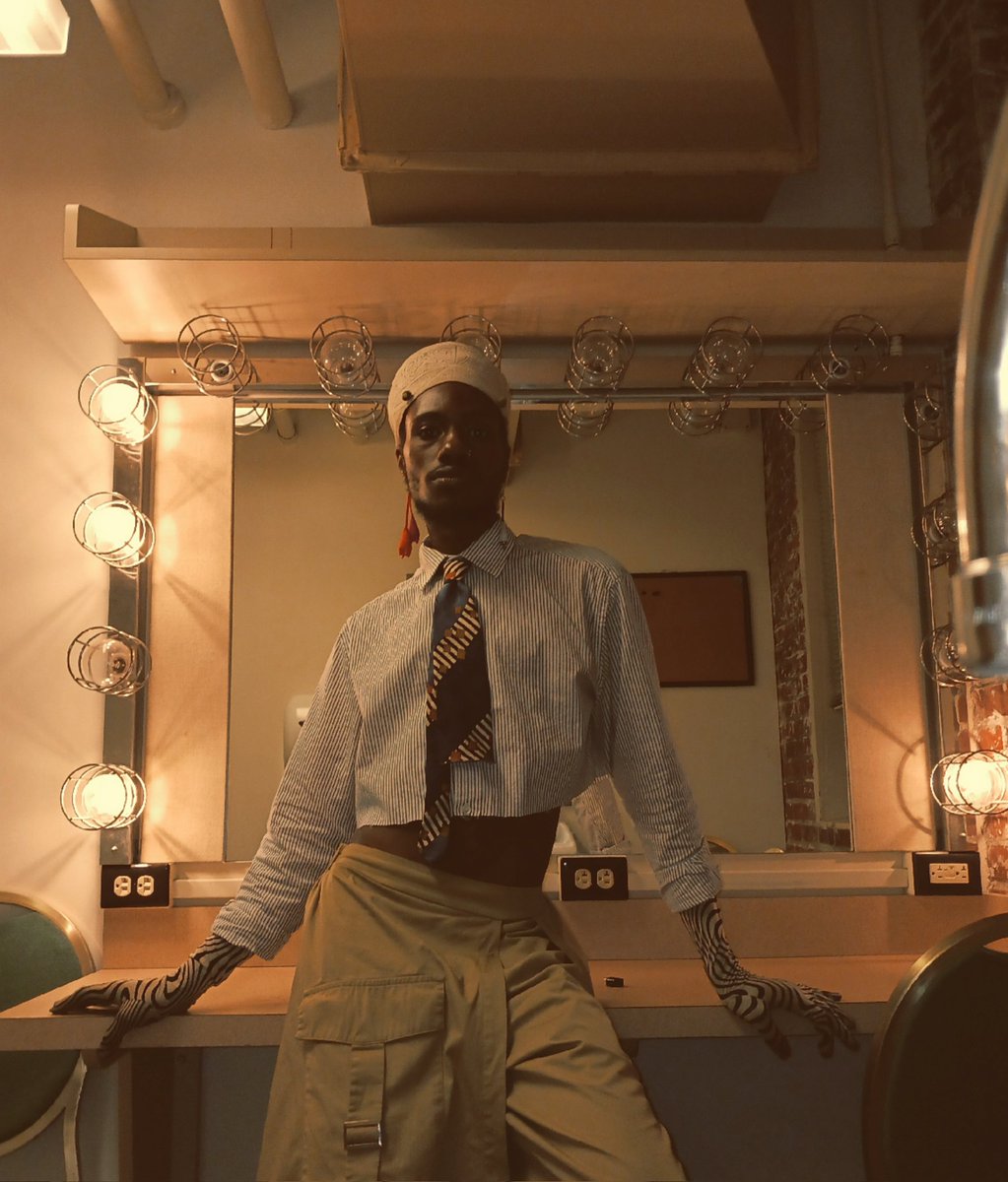 hes_karim's tweet photo. Green room blues https://t.co/9bZIb1OqCM