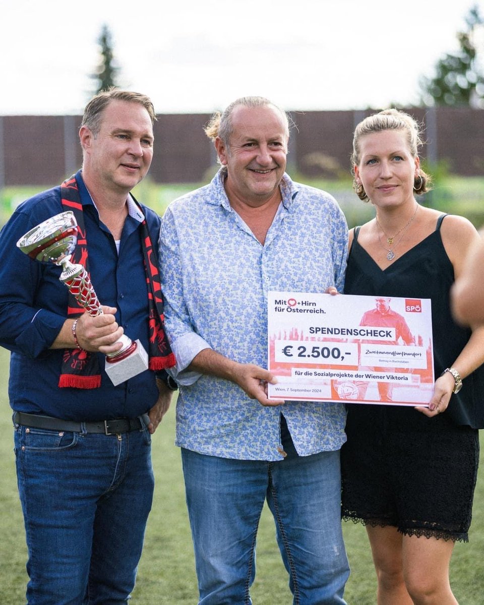 Hans Arsenovic (@hansarsenovic) on Twitter photo „Kicken gegen Rechts“ am <a href="/WienerViktoria/">SC Wiener Viktoria</a> Platz - Ein Fußballturnier um gemeinsam für etwas einzustehen: Für Menschlichkeit, Respekt und Solidarität!💪😘❤️ <a href="/AndiBabler/">Andi Babler</a> <a href="/ToniPolster/">ToniPolster</a> „Kicken gegen Rechts“ am <a href="/WienerViktoria/">SC Wiener Viktoria</a> Platz - Ein Fußballturnier um gemeinsam für etwas einzustehen: Für Menschlichkeit, Respekt und Solidarität!💪😘❤️ <a href="/AndiBabler/">Andi Babler</a> <a href="/ToniPolster/">ToniPolster</a>