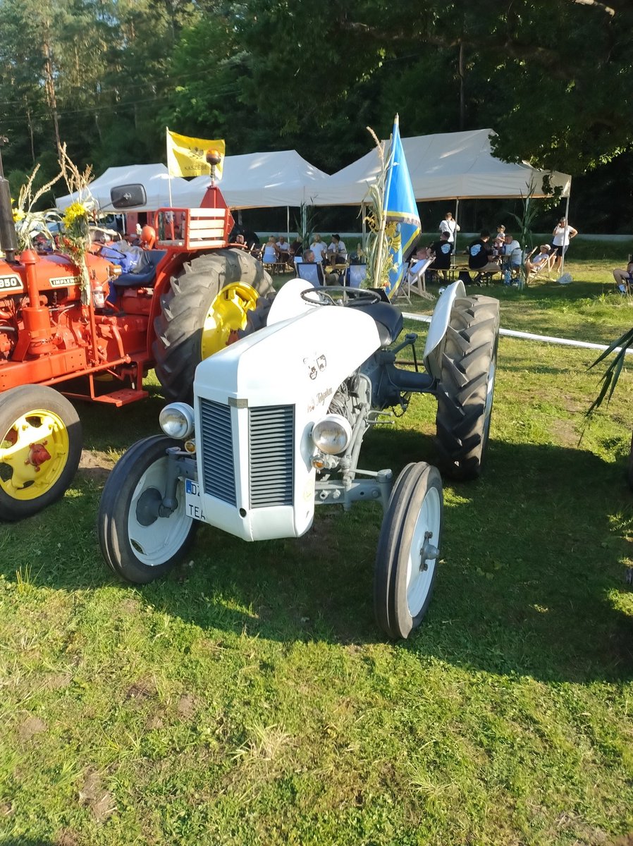 Remar031's tweet image. Ferguson #traktor