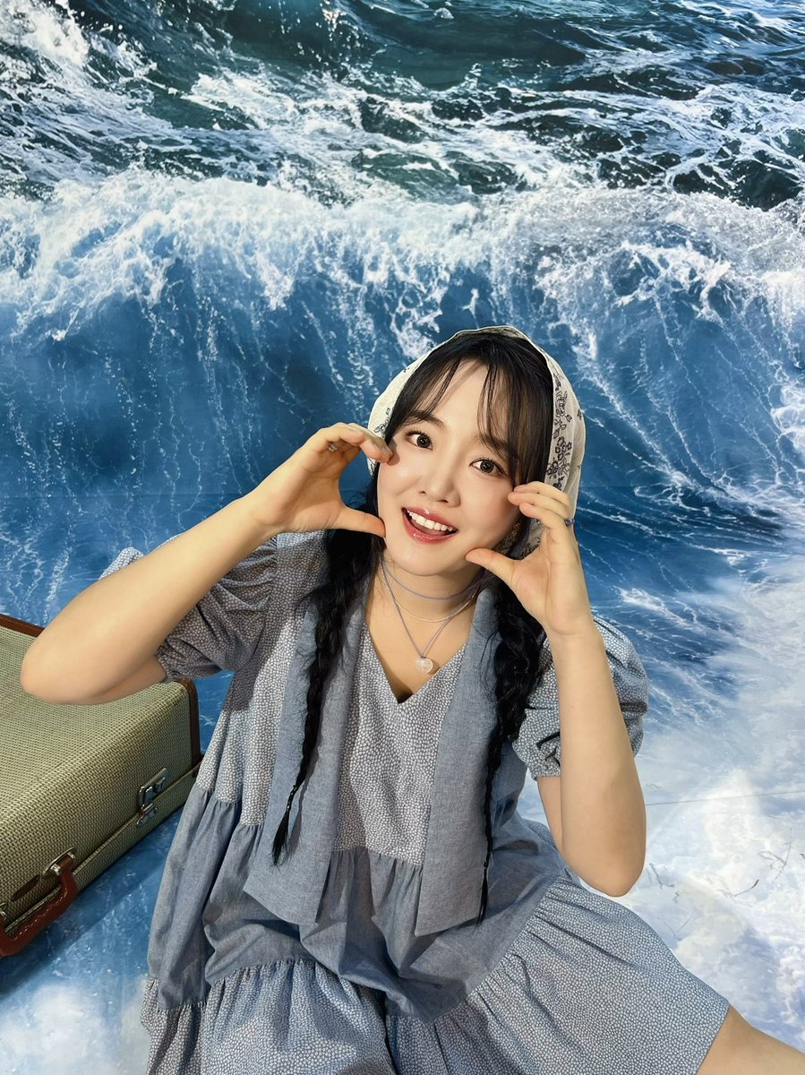 [#윤하]
태양물고기 활동 1주 차 종료💙
일주일 동안 함께해 웃음꽃 활짝 핀 윤하와 홀릭스🌸

#윤하 #YOUNHA #혜성은_지지않는다🌠 #윤하_홀릭스💓 #GROWTHTHEORY #정규7집 #태양물고기 #Sunfish