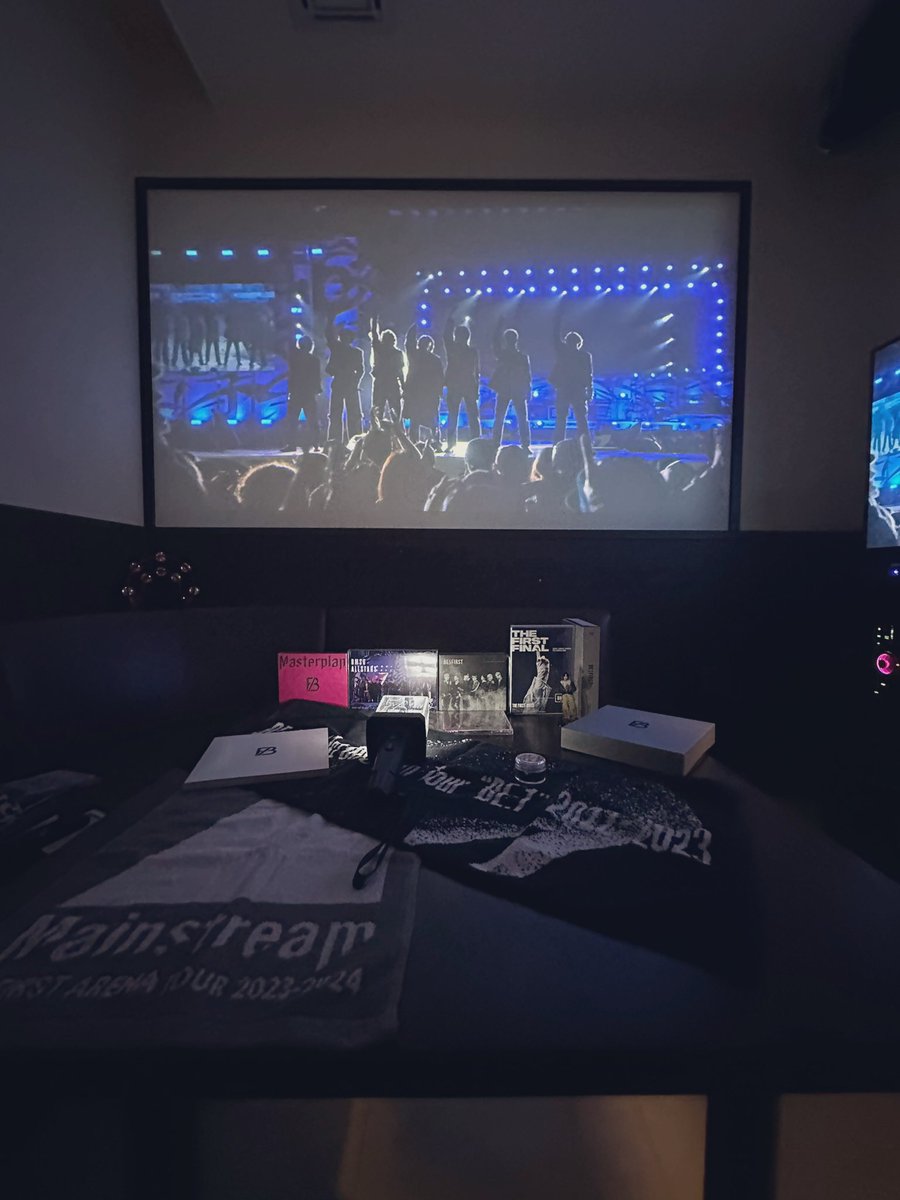 BE___LEO's tweet photo. はい生存確認っ🙋🏻‍♀️
6月には人生初のBES会をして
最高の出会いになったり🕺🖤
相変わらずの音髭落選続きでも
どうしても諦めきれずお金詰んで
ちびベスを連れて行く夢も叶ったり💖
目キラキラさせて焼き付け��た2人🥹❁︎
ずっと推していこなぁ👧🏻👦🏻♡

#BEFIRST 
#BESTY 
#oto_hige 
#音楽と髭達 
#音髭 https://t.co/fjJBgBBXkT