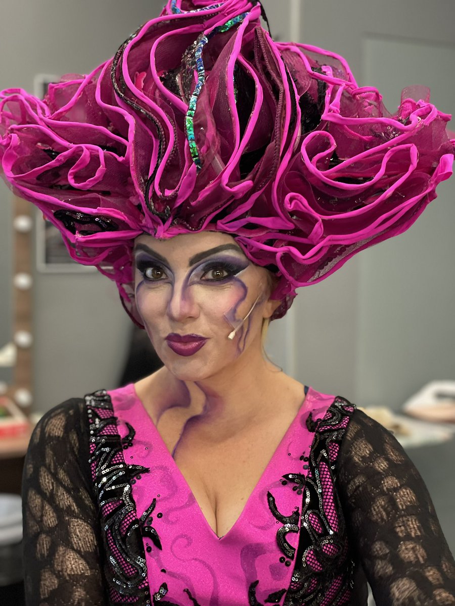 Короче, за последние дни:
1. Отработано три спектакля на новом рабочем месте, первый рабочий день начался в 7:30, вставала в пять, хотелось умереть
Мы с <a href="/ContraltoQueen/">ContraltoQueen</a> дримтим
Держите красивую Медузу