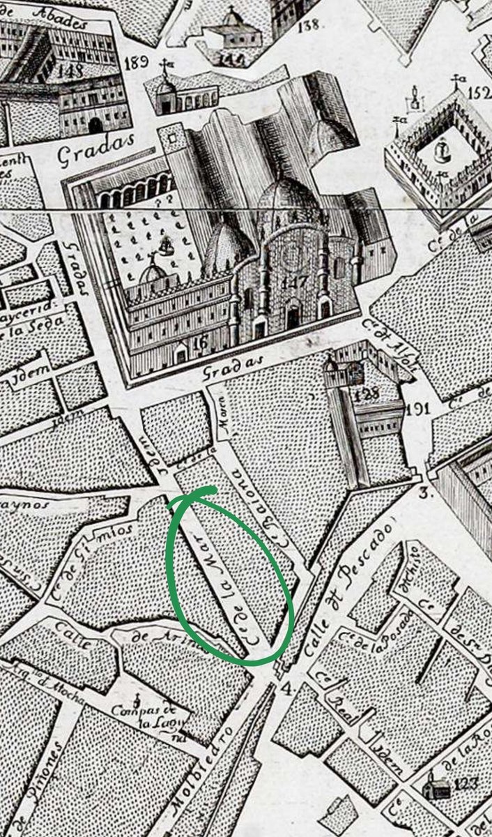 Ejemplo 2.
(No todo es cofrade)

La actual calle "García de Vinuesa" debería volver a ser renombrada con su nombre histórico: "Calle de la Mar".
Bajo el mandato de este alcalde (1859 a 1865) se inició la triste demolición de las murallas medievales de la ciudad de Sevilla.