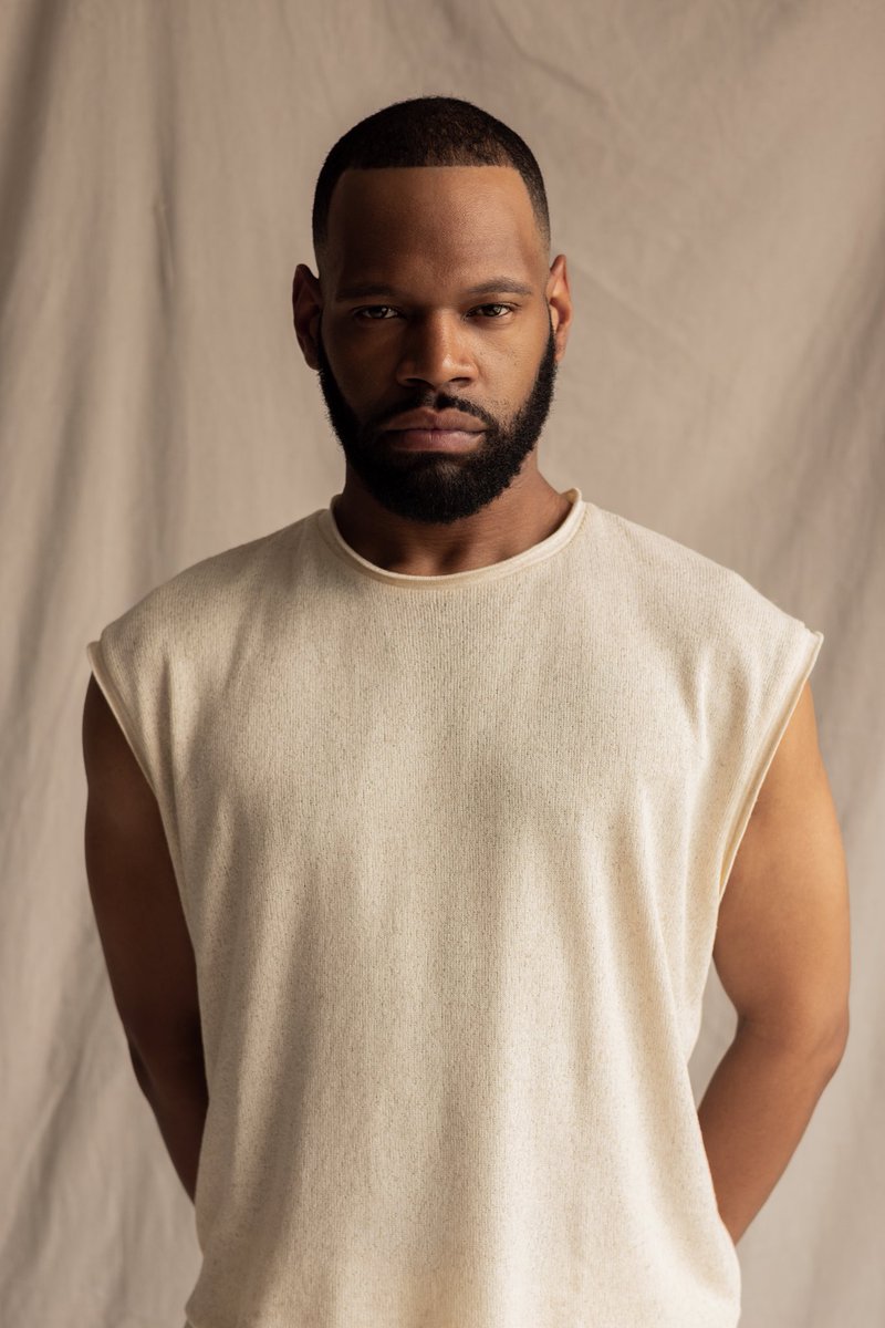 cxrodge's tweet image. Sometimes I wear clothes and stuff 🤣

Confidence is owning your power, whether you’re dressed down or naked af. True strength comes from the energy you radiate.

📷 @PothMaxwell