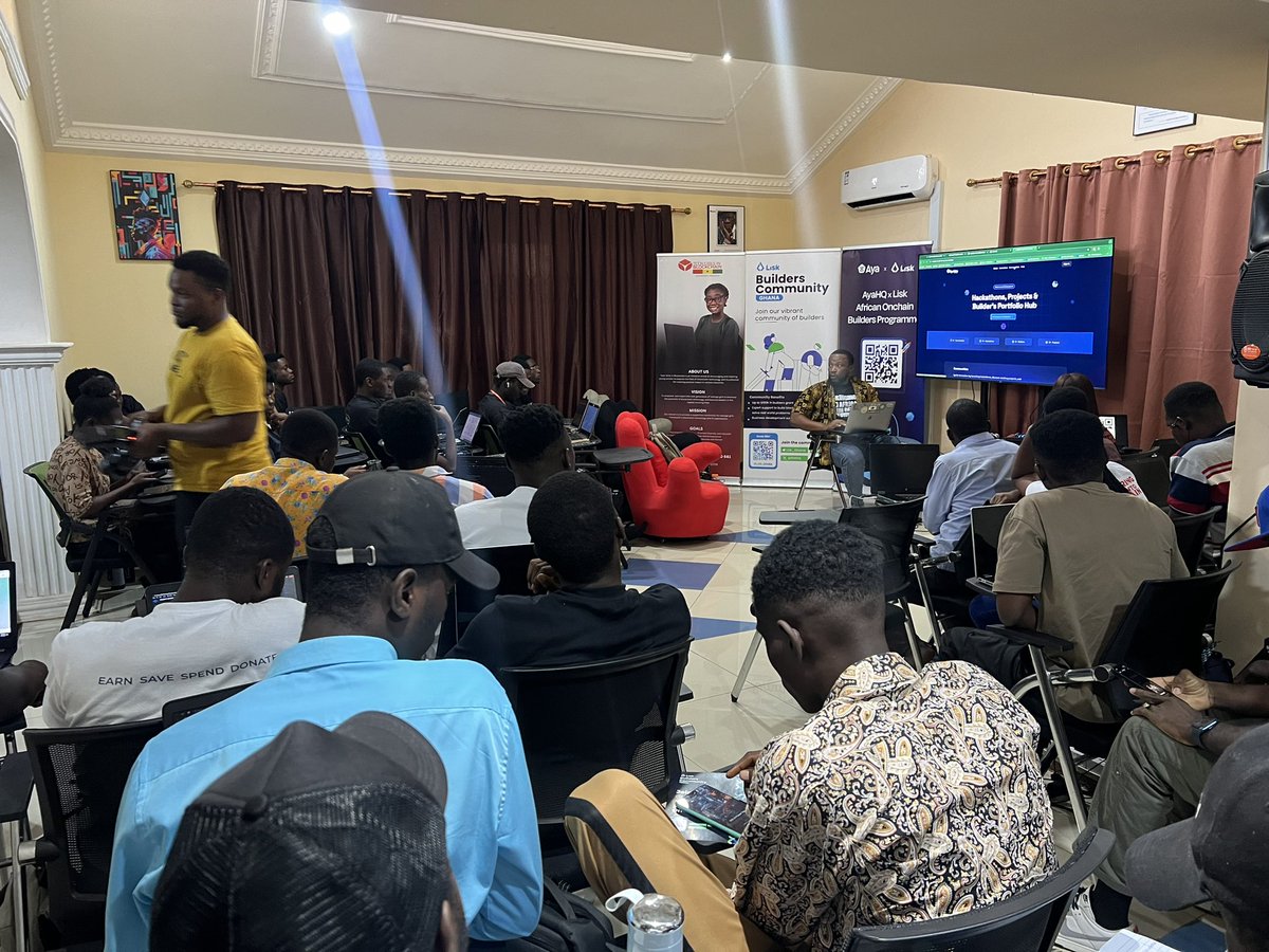HaqiAilara's tweet image. @ukonu_o of @ayahq_ showing how to deploy on @LiskHQ

#LiskXAyaRoadshow #OnchainBuildersProgram #GoLisk #BuildonLisk #LiskGhana