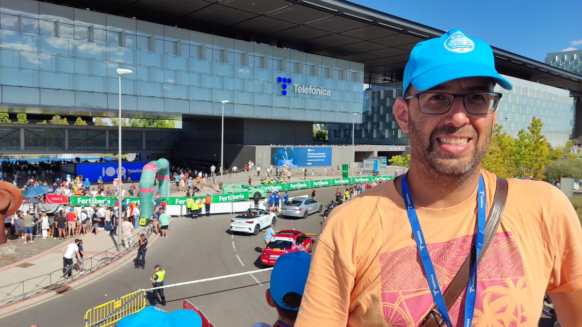 Disfrutando de la etapa Telefónica #TelefónicaLaVuelta <a href="/Movistar_Team/">Movistar Team</a>