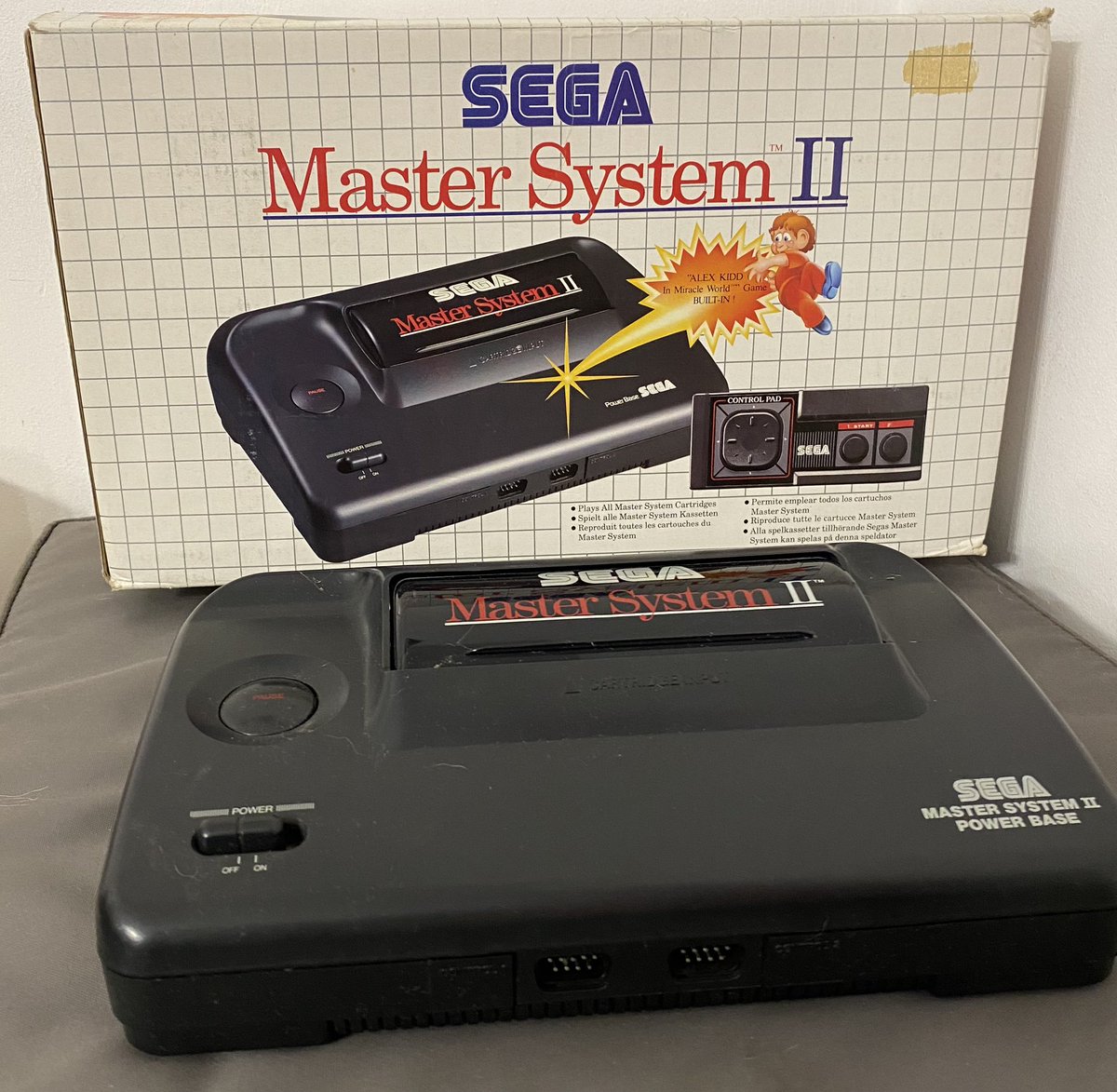 kyenprod's tweet image. A vos Packs consoles : avec là #Sega #mastersystem2 fr #Alexkidd #Avospacks Vous aussi partager vos boites consoles!!!!😆 Mon frère l’appelait le cendrier de Sega 😕