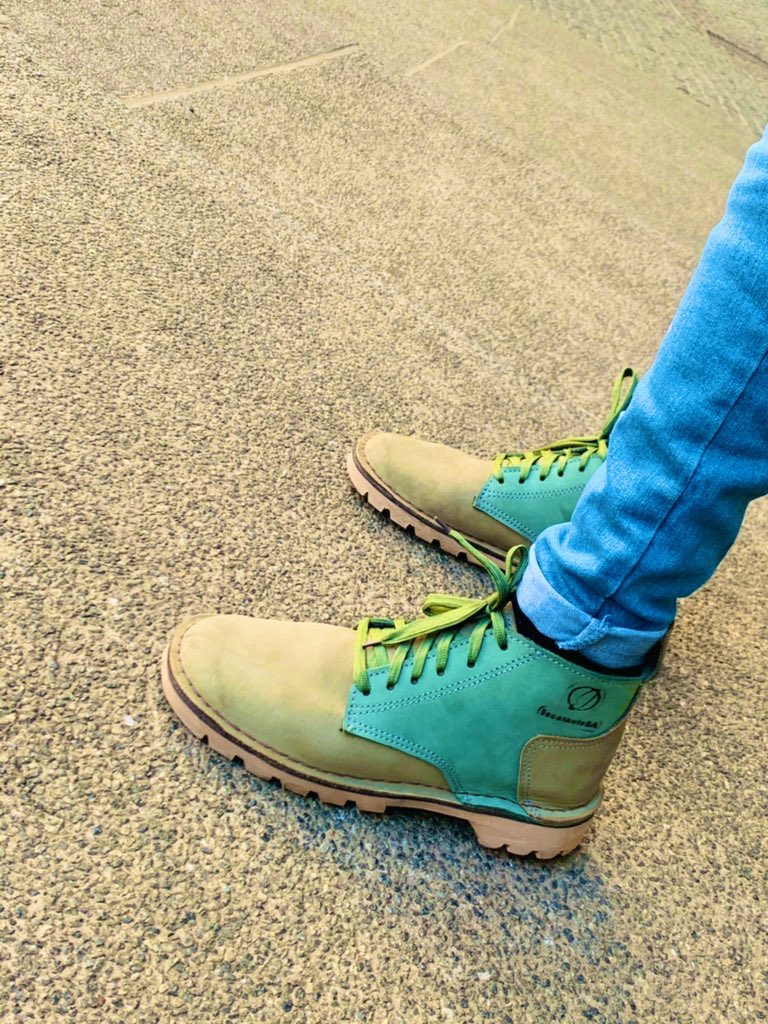 Pure leather hand crafted shoes

Style: unisex 
Brand:iscathuloSA
WhatsApp or call: ￼076 491 1138
Price’s from R900-R1800 per pair

We are based in Johannesburg central FNB bank city :49 Simmonds street Johannesburg 2001,we deliver worldwide via pep or address