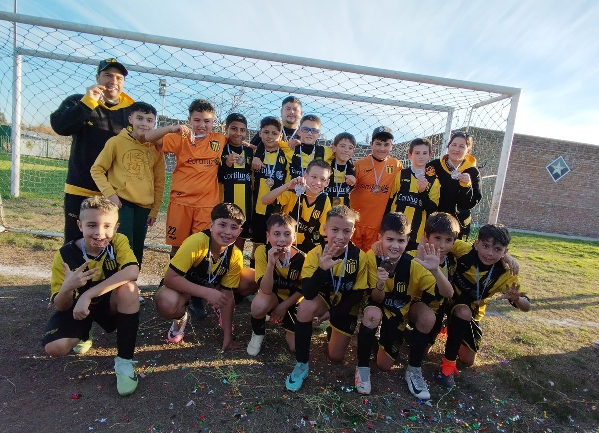 Campeones🏆
La categoría 2014 se consagró campeona del Torneo Apertura 2024.
Felicitaciones gurises!!