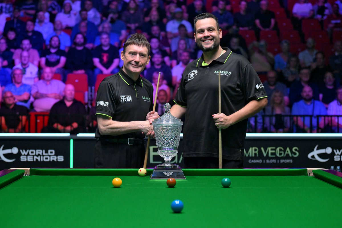 🏴󠁧󠁢󠁥󠁮󠁧󠁿 WHITE 🆚 FIGUEIREDO 🇧🇷

It all comes down to this...the first to two frames will be crowned the <a href="/MrVegas_Casino/">MrVegas</a> World Seniors Snooker 900 champion for the first time!

Watch the final live on <a href="/channel5_tv/">Channel 5</a> 

#SeniorsSnooker | <a href="/connexinlive/">Connexin Live, Hull</a>