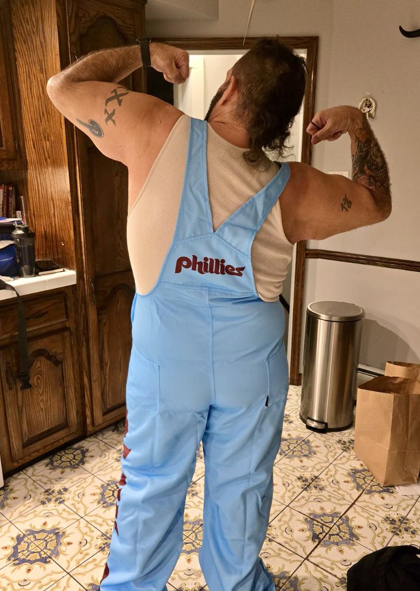Brad_DeMaio's tweet photo. I’m gonna be a whole menace during the post season in these bad boys! @Phillies @FOCOusa 

#RingTheBell #gophils #biblife https://t.co/DBkjrArjhN