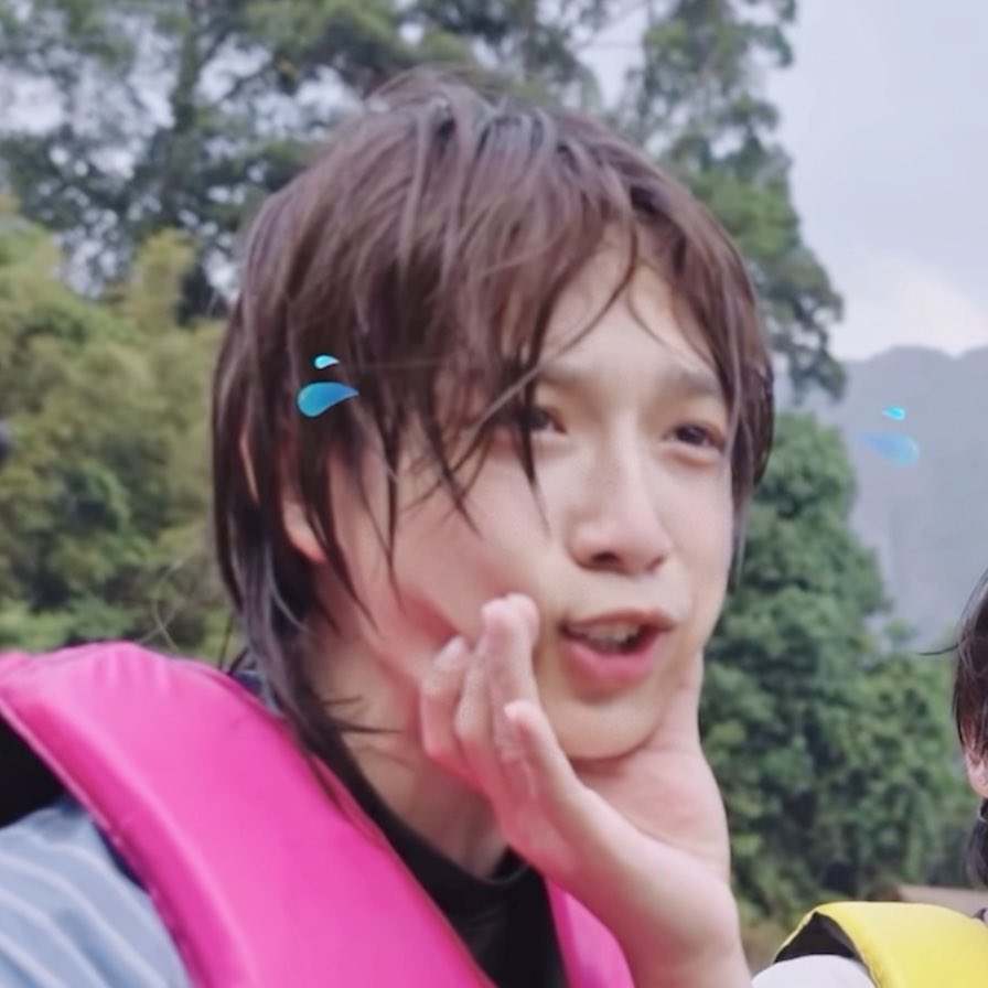 อือ สมควรแล้วที่น้องเน้กโดนบีบแก้มอ่ะ55555555555555555มานน่าเอ็นดูจังฟะ อยากแกล้งให้แงแงจนตาแดง หน้าบู้บี้แล้วค่อยปลอบโอ๋ทีหลังอ่ะ
