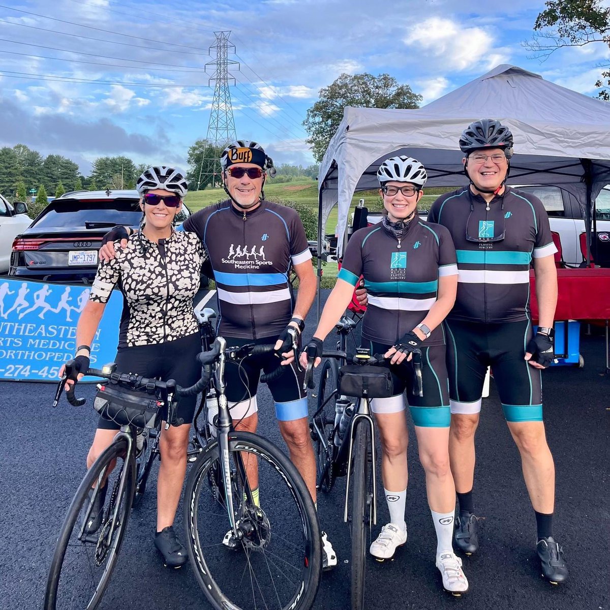 4SeasonsRotary's tweet image. We love seeing these great photos of our riders from the 12th Annual #TourDApple! Thank you all for helping us create lasting change here at home & around the globe! #Peopleofaction #RotaryGeek 💙💛 @Rotary @RotaryZones3334