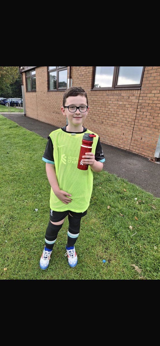 kellymcgrady7's tweet photo. @PrescotPrimary @PCPTigers @PCPPandas Joshua and jacob had a great weekend with both playing in their new football team - Glenbuck 🖤💛 https://t.co/WD53iyyZbT