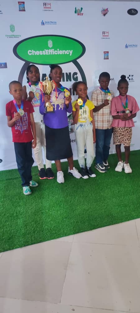 MovingChess's tweet image. Gabrielle won the under 10 section of the Smashing gambits tournament 2024.
Congrats Gabby!

#movingtrain