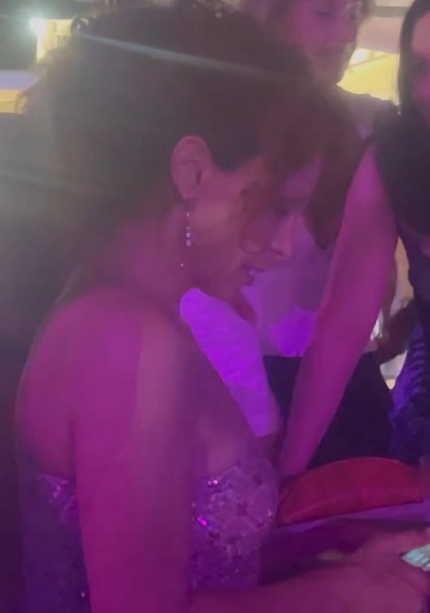 ucciderei per avere questo profilo. 🧎🏼‍♀️🫵🏼
#beatriceluzzi