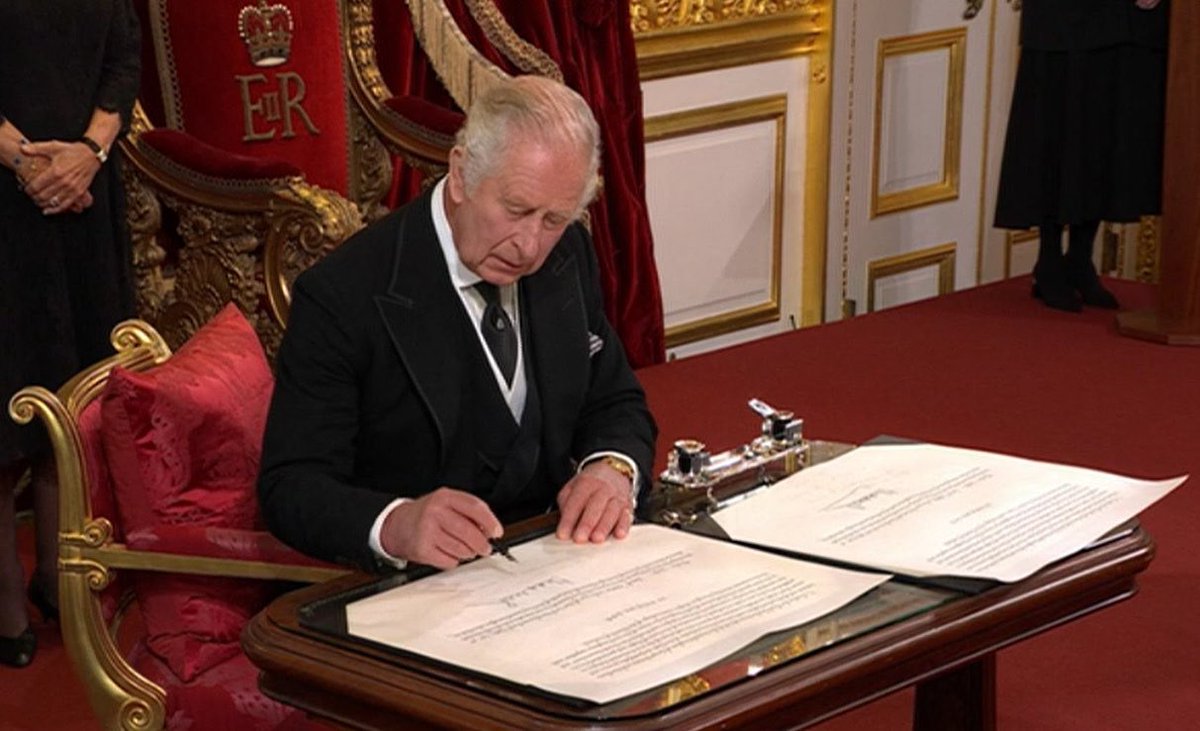 de 2022 Carlos III es proclamado rey del #ReinoUnido y de la Mancomunidad de Naciones al fallecer su madre, Isabel II.