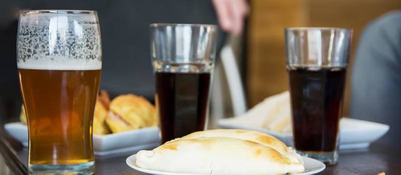 Diario_deColima's tweet image. ¿Sabes qué tiene más azúcar: un #refresco o una #cerveza?🍺🥤

Descúbrelo aquí acortar.link/kt6t2t