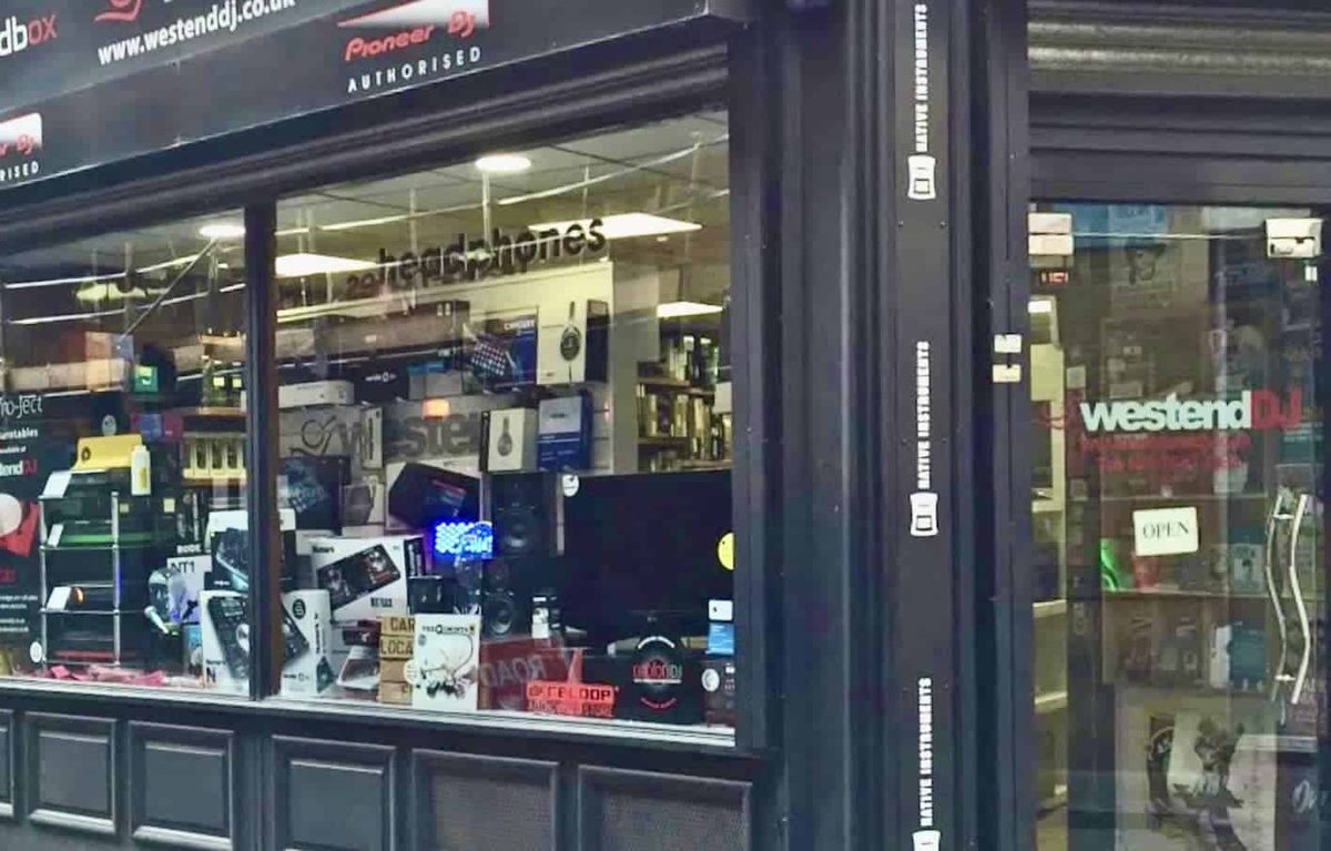 stormdjs's tweet image. Get the best DJ gear in the UK from these top retailers! 🛒🎧 #DJEquipment #UKDJs #MusicLovers
storm-djs.com/where-to-buy-u…