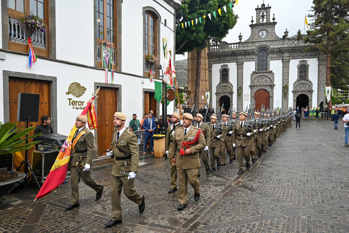 El <a href="/MCANA_ET/">Mando de Canarias</a> participa en los actos por la Festividad de la Virgen del Pino,con presencia del teniente general Salom.Una compañía del Regimiento Infantería "Canarias"50 #BRICANXVI rinde honores al representante de SM el Rey🇪🇦el presidente del Gobierno de Canarias
#SomostuEjército