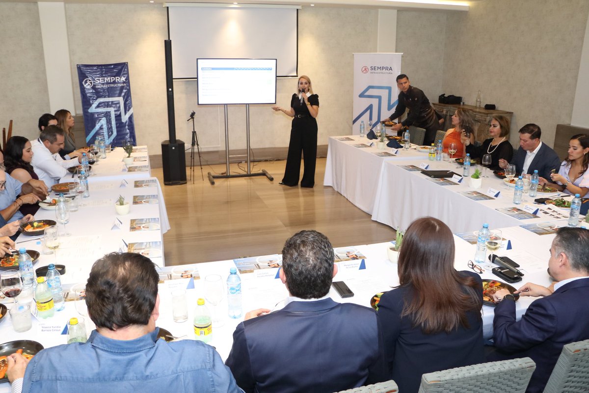 ConacenMX's tweet photo. Sempra Infraestructura destacó su compromiso con la sustentabilidad y el desarrollo comunitario en Sonora, discutiendo la transición energética y promoviendo el apoyo a jóvenes sonorenses con becas y la electrificación sustentable. https://t.co/dzKwN6Zd5c