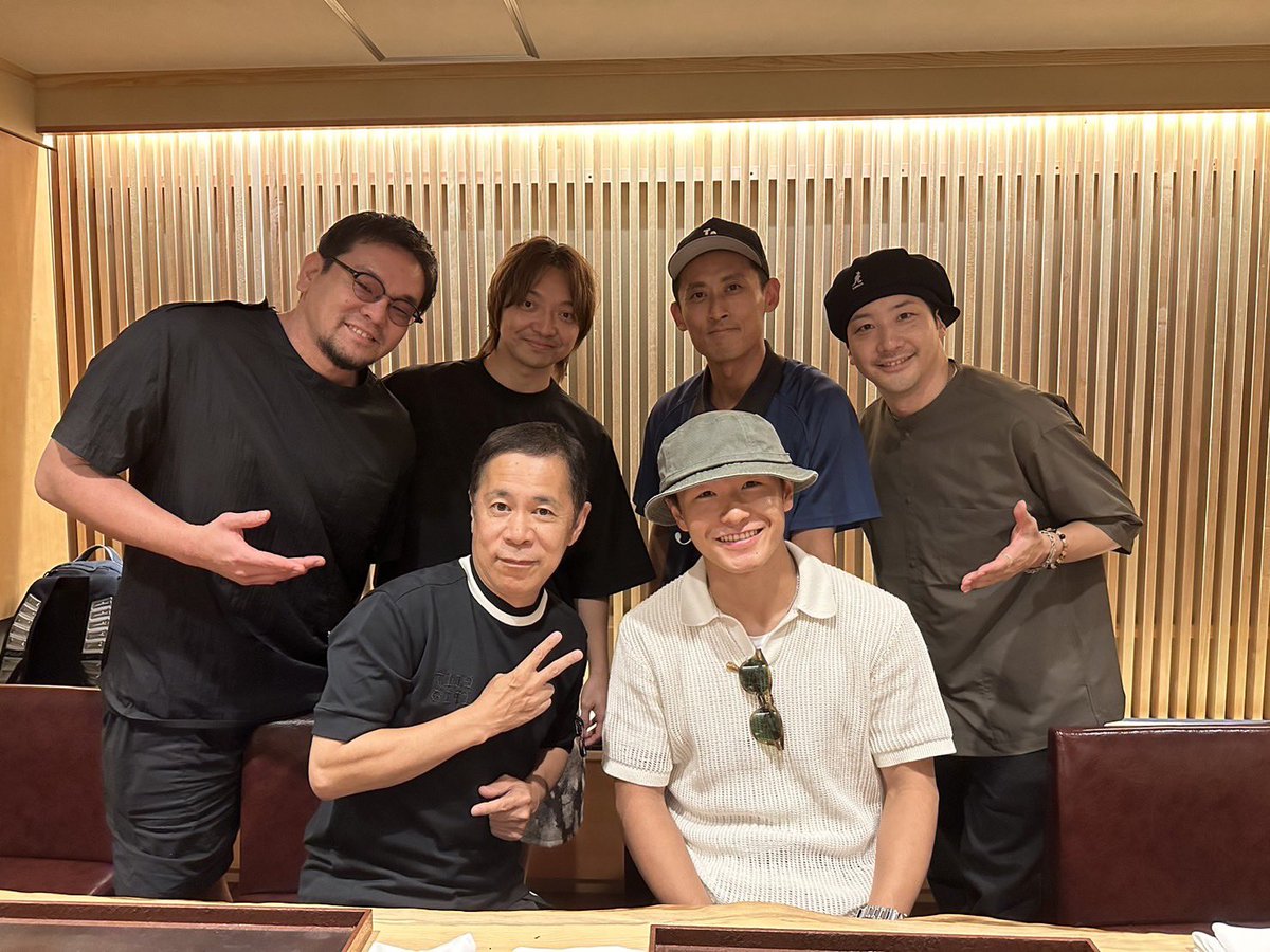 kite_former's tweet photo. 何とも贅沢な時間でした！
シゲちゃんお���れ様でした！最高だったぞ♫
岡村さんを始め大知くん、ワタベ、ショウタにも会えて嬉しかった♫
岡村さん貴重な時間をありがとうございました！

#シゲキックスお疲れ様会
#ダンシングヒーロー https://t.co/KCRO6larbS