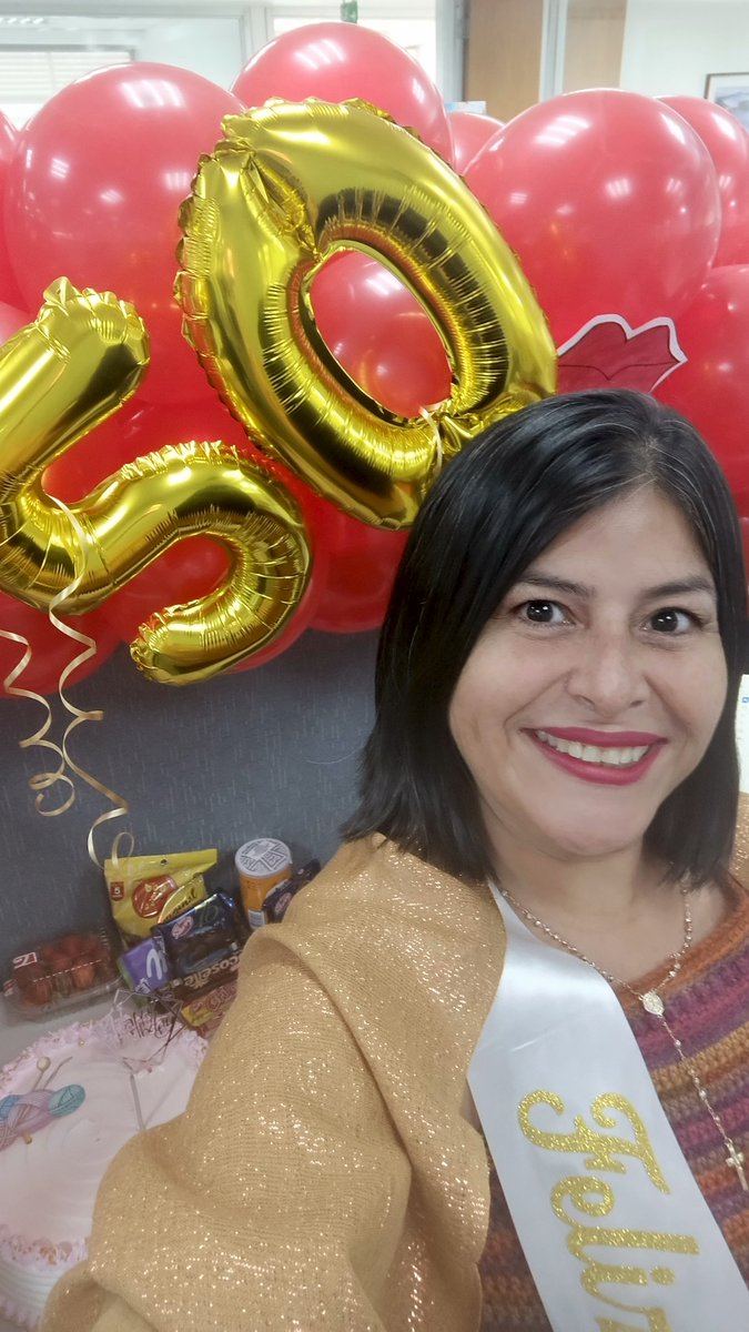 Johannapenae's tweet photo. Llegaron los 5.0 pro Max. Se lee 50 🎂🎂
En gratitud por tanto cariño, por saber que soy especial para muchas personas!
Nos merecemos Ser felices, es una decisión de vida !!
#felizcumpleaños
#hbdaytome
#Cincuenta https://t.co/iBppfljWsW