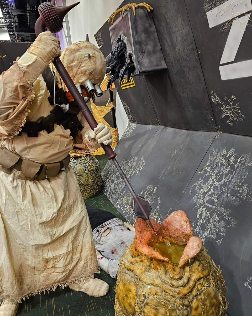 "Hey, something's not right here. This isn't the Sooga I ordered, and why's it wiggling around so much?!"

Our poor Tusken should have known better than to buy breakfast from that Jawa cafe on LV-426.

Photo credit:<a href="/hedgescout/">HedgeScout</a>

 #rebellegionireland #RebelLegionIrelandBase #tusken