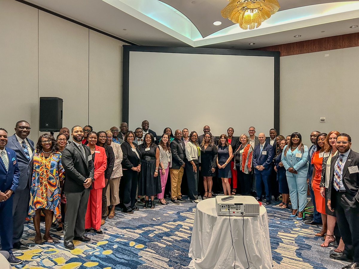BenjaminBHerold's tweet photo. So thrilled to be in this room, with these amazing educators! Thanks to @AASAHQ @USCRossier @HowardU for inviting me &amp; Bethany Smith to share #DISILLUSIONED with the tenth cohort of the Urban Superintendents Academy earlier this month. https://t.co/qh5vedysCD