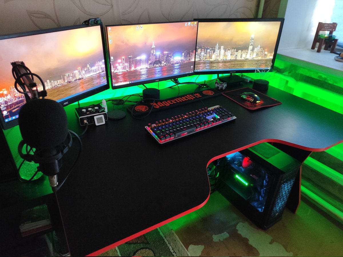 FireFortune's tweet image. Сделал себе рабочее место красивым