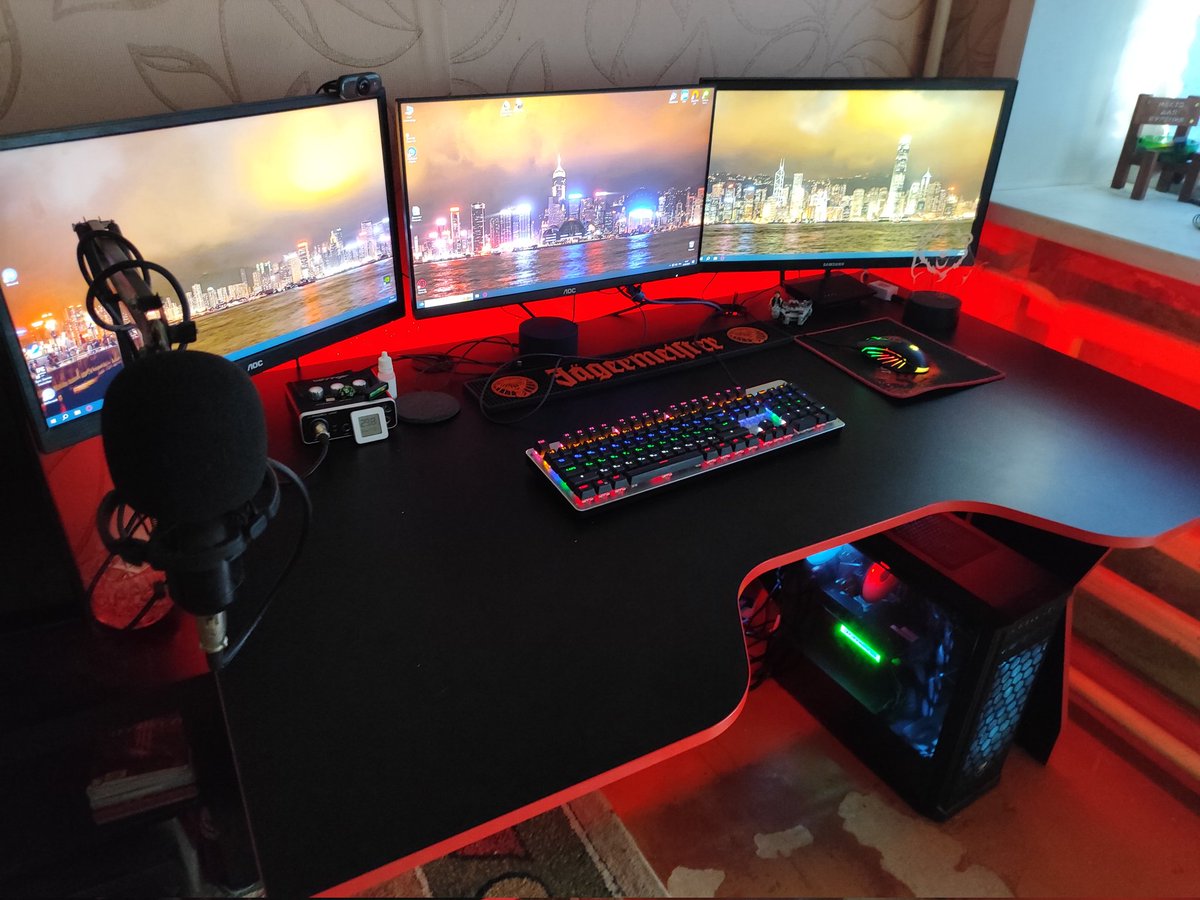 FireFortune's tweet image. Сделал себе рабочее место красивым